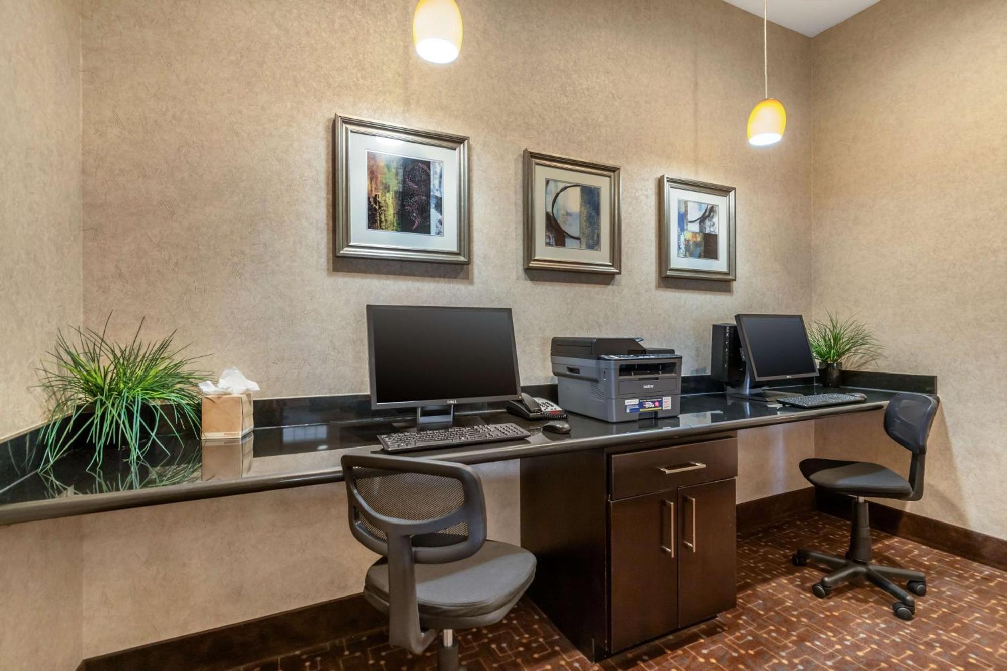 Best Western Plus Lytle Inn And Suites Екстер'єр фото