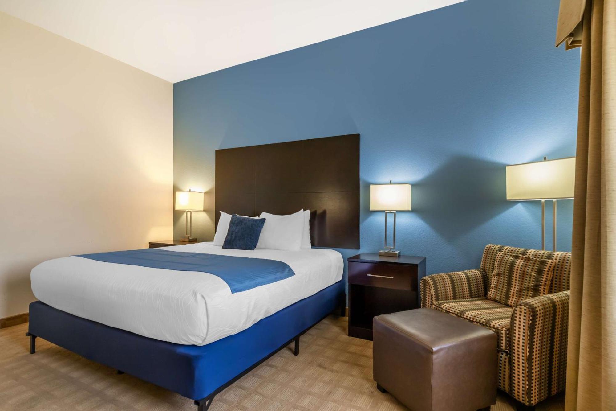 Best Western Plus Lytle Inn And Suites Екстер'єр фото