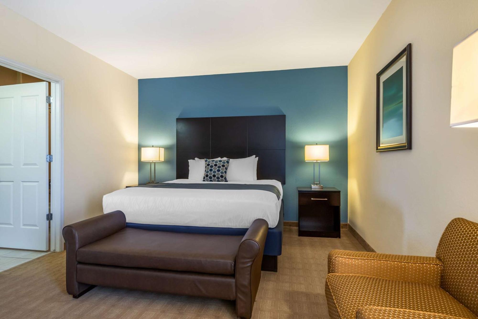 Best Western Plus Lytle Inn And Suites Екстер'єр фото