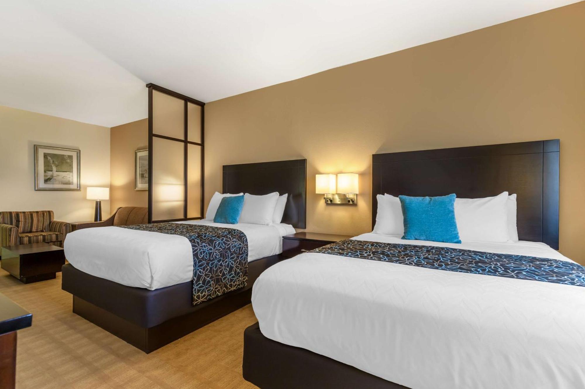 Best Western Plus Lytle Inn And Suites Екстер'єр фото