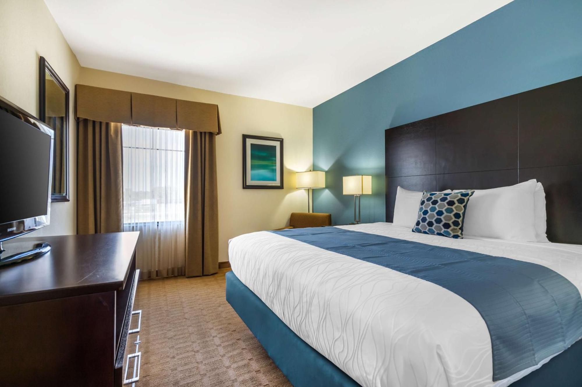 Best Western Plus Lytle Inn And Suites Екстер'єр фото