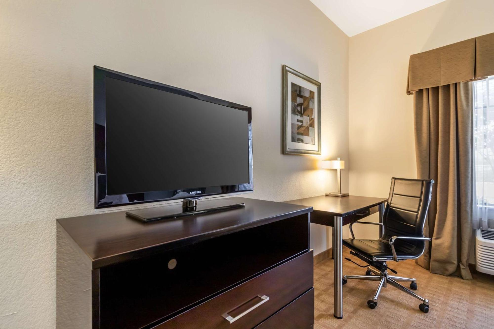 Best Western Plus Lytle Inn And Suites Екстер'єр фото