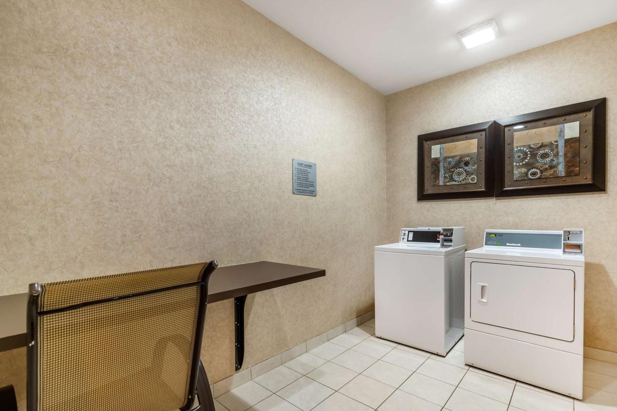 Best Western Plus Lytle Inn And Suites Екстер'єр фото