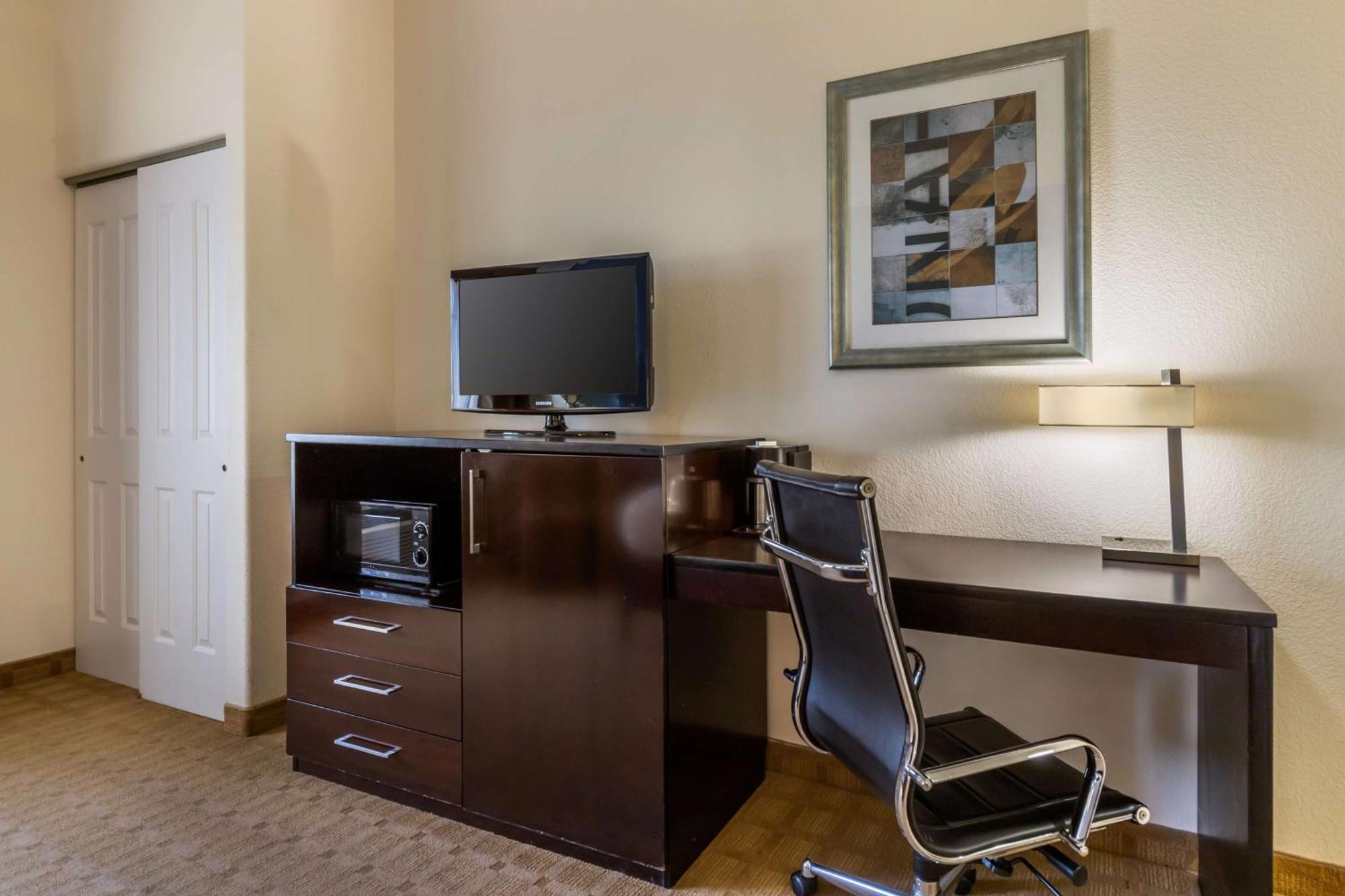Best Western Plus Lytle Inn And Suites Екстер'єр фото