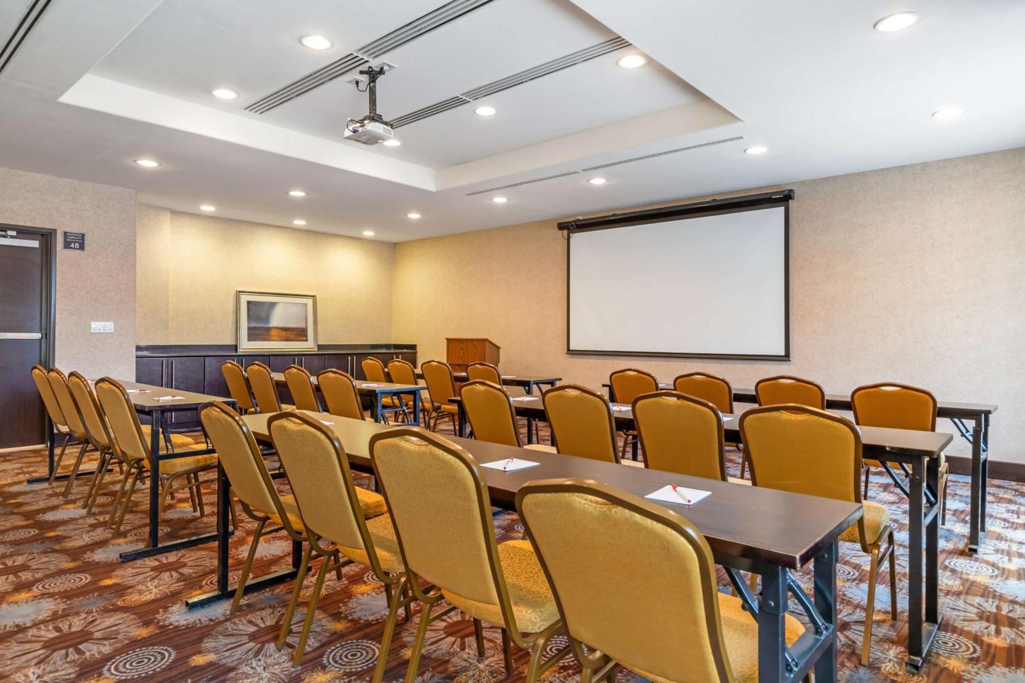 Best Western Plus Lytle Inn And Suites Екстер'єр фото