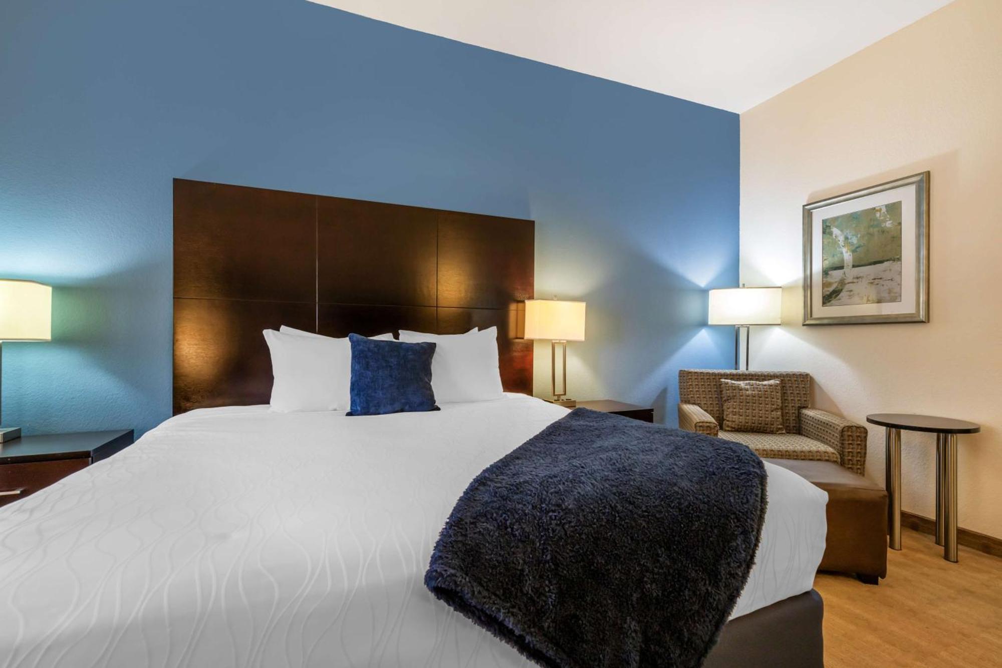 Best Western Plus Lytle Inn And Suites Екстер'єр фото