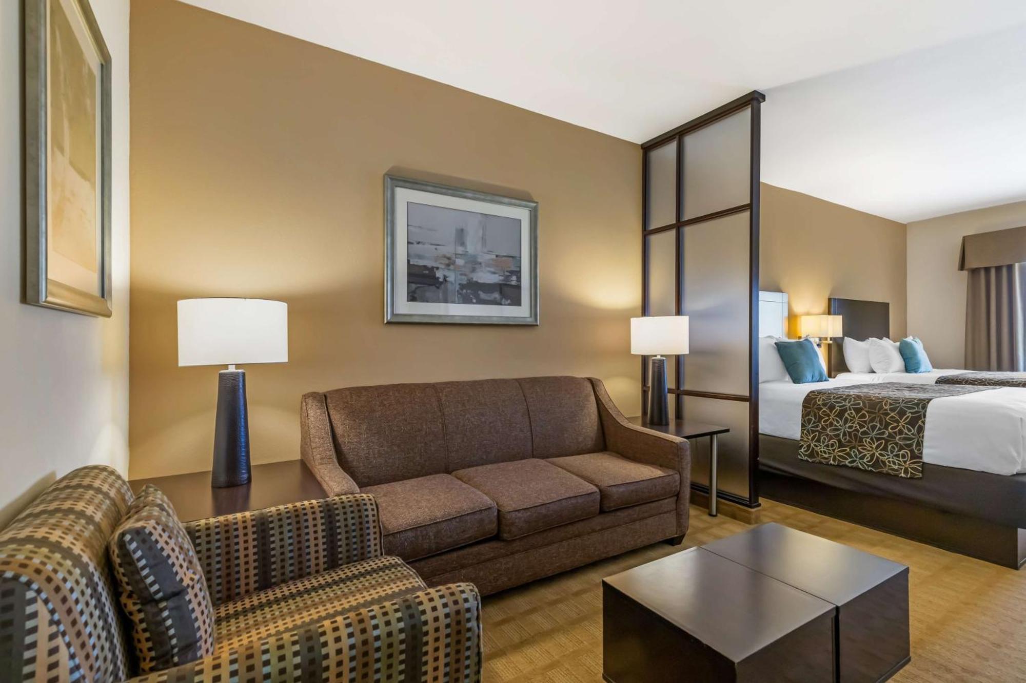 Best Western Plus Lytle Inn And Suites Екстер'єр фото