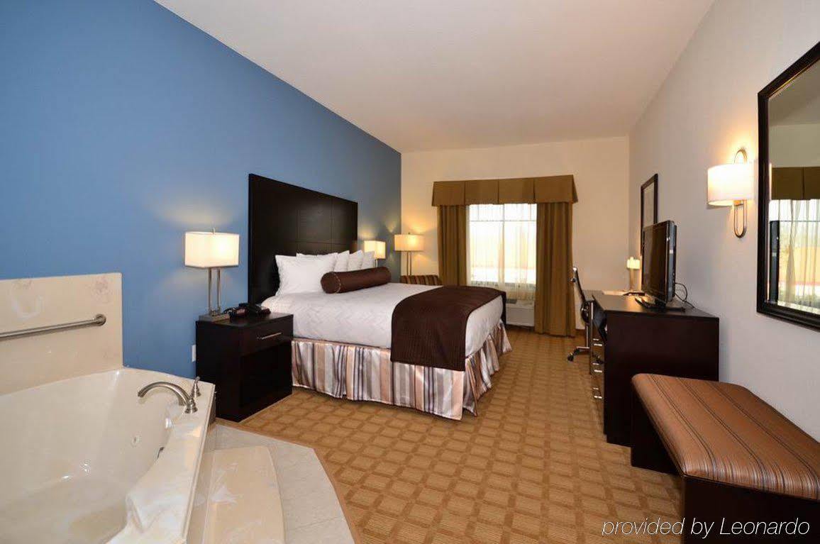 Best Western Plus Lytle Inn And Suites Екстер'єр фото