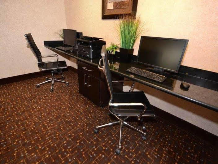 Best Western Plus Lytle Inn And Suites Екстер'єр фото